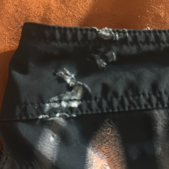 Volcom Mod Tech Zigzag Patterned Board Shorts - Picture 4 of 4